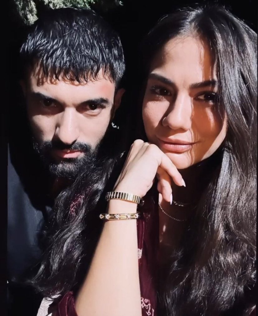 plotki1070's tweet photo. Demet Özdemir &amp; Engin Akyürek na planie serialu #AdımFarah https://t.co/YLTDfEx4Ut