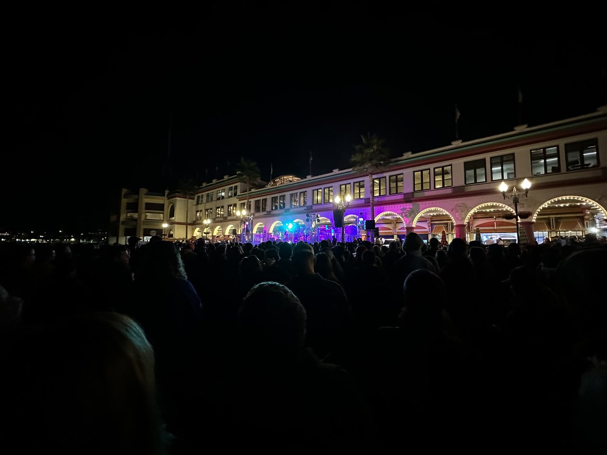 trueboardman's tweet photo. Saturday night Dinosaur Jr didn’t let the sea lions sleep by playing on the beach for the 50th anniversary of Santa Cruz skateboards. Another great show. Another excessive noise alert. Thank you good sirs.
#freakscene #thelung https://t.co/nvjIEf68xC