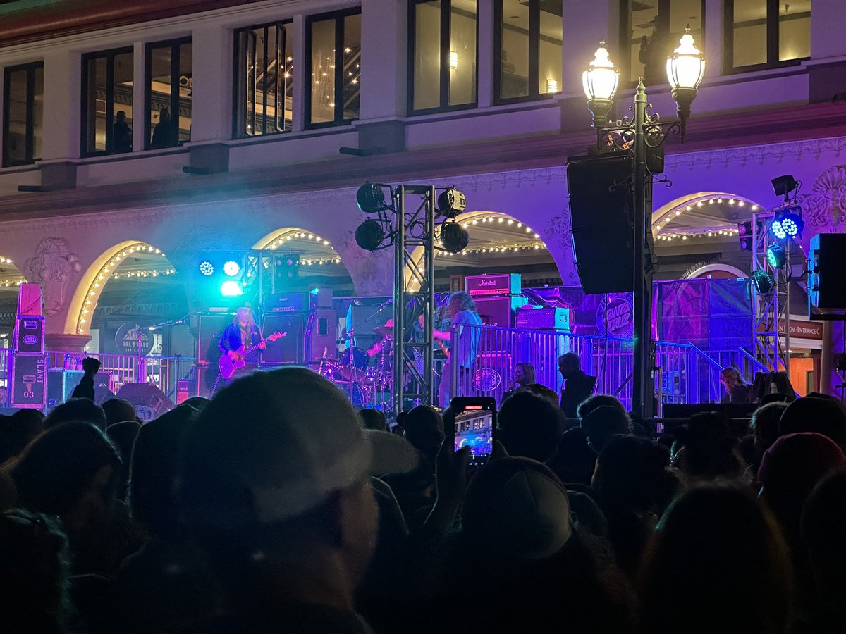 trueboardman's tweet photo. Saturday night Dinosaur Jr didn’t let the sea lions sleep by playing on the beach for the 50th anniversary of Santa Cruz skateboards. Another great show. Another excessive noise alert. Thank you good sirs.
#freakscene #thelung https://t.co/nvjIEf68xC