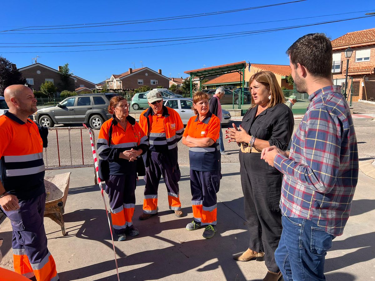 JCCMGuadalajara's tweet photo. 👷♀️ La delegada provincial en #Guadalajara de @EconomiaCLM, @susanablaseste1, ha visitado hoy las actuaciones que se realizan en las localidades de #Fontanar y de #Galápagos a través del Programa #RECUAL
⛏️ Ambos proyectos se están desarrollando en estos momentos (hilamos 🧵👇) https://t.co/gxZlcMB5Ik