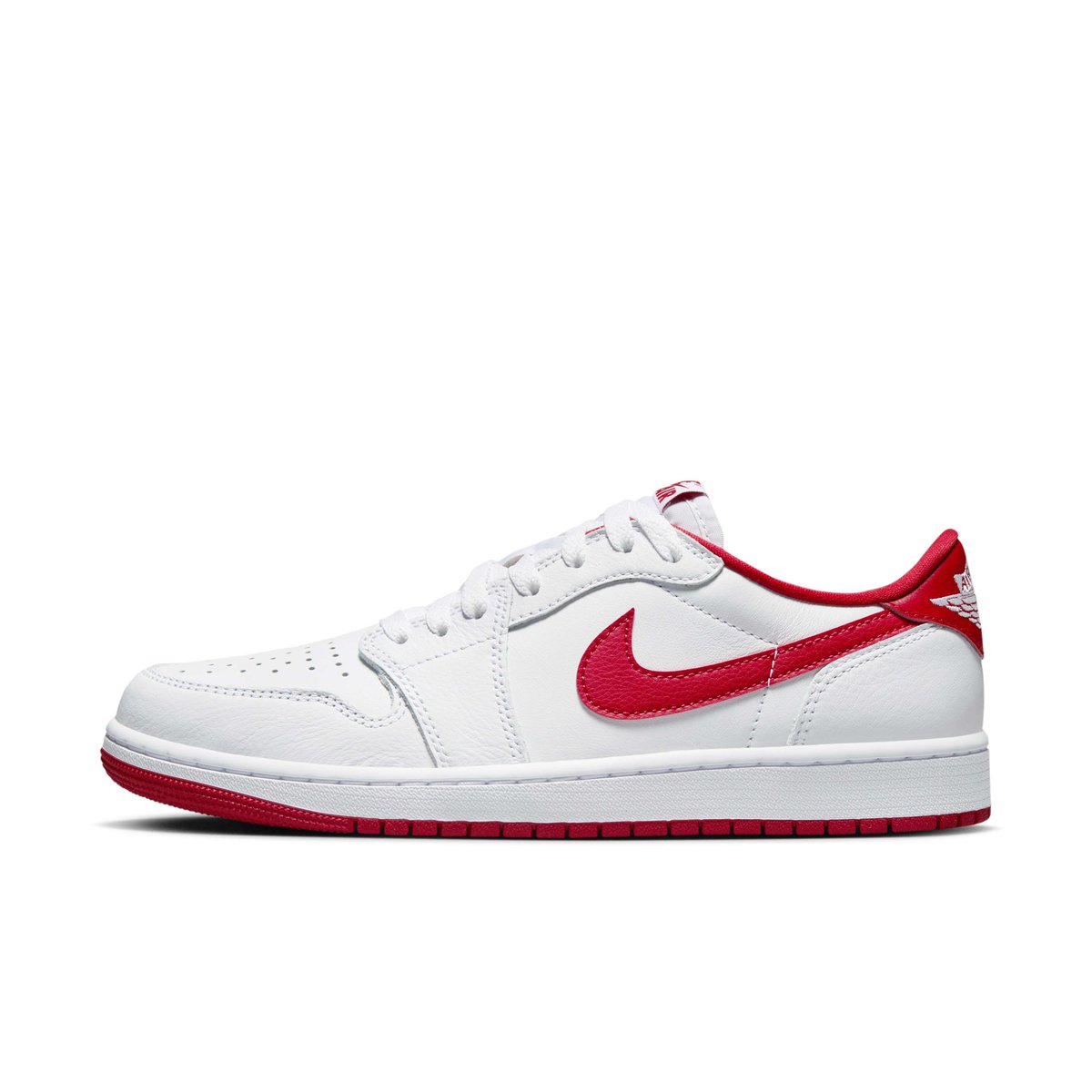 Info4Days's tweet photo. Official images: Air Jordan 1 Low OG “University Red”  

🗓️ Release Date: October 13, 2023 
💰 Retail: $140 https://t.co/hh1PcCWl9G