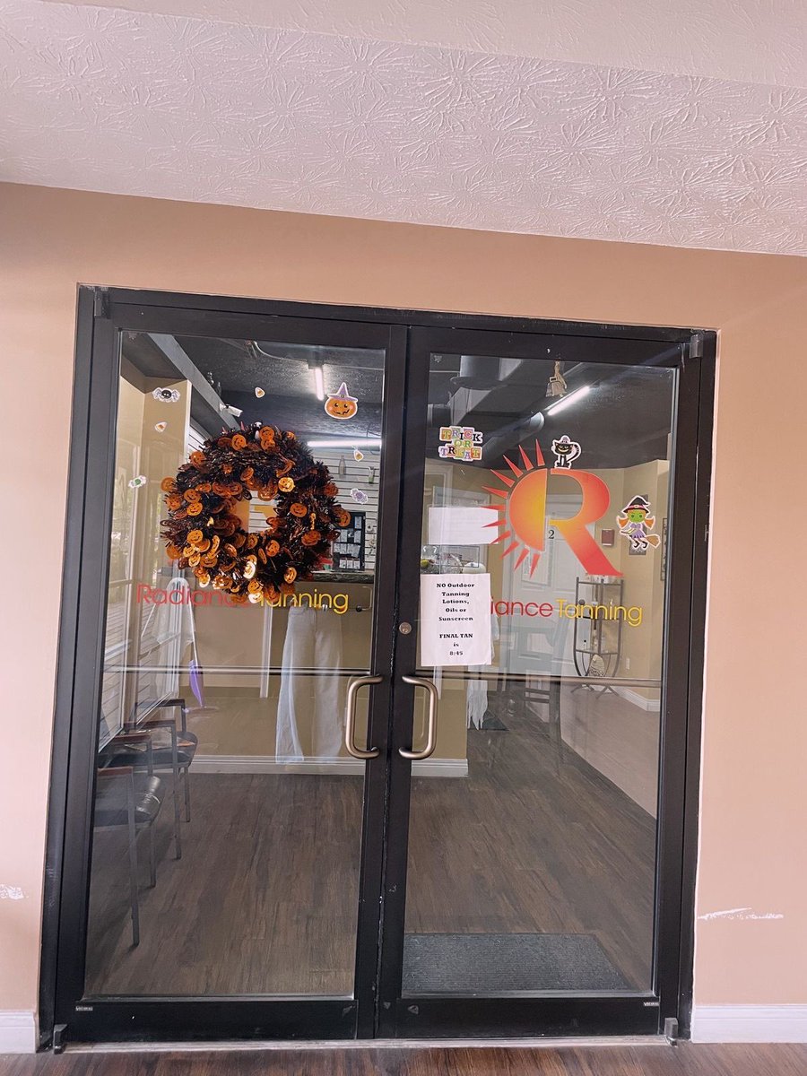 RadianceTanKy's tweet photo. Yesterday marked the first day of fall and we are more than ready to take on the season with all of you! Come see us to get your tan on for all of your fall activities 🎃 https://t.co/wehU4fXSpN