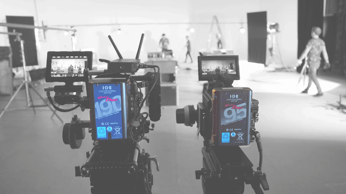 OfficialVp4l's tweet photo. So that's why they're called the DUO series!
#IDX #VP4L #DUOC150P #145Wh #DUOC98P #97Wh #battery #camerabattery #powersolution #lithiumion #VMount #Dtap #powerful #cameraaccessory #cameras #innovation #dependability #filmmaking #videoproduction #behindthescenes #filmequipment https://t.co/0Hc8z6tqBL