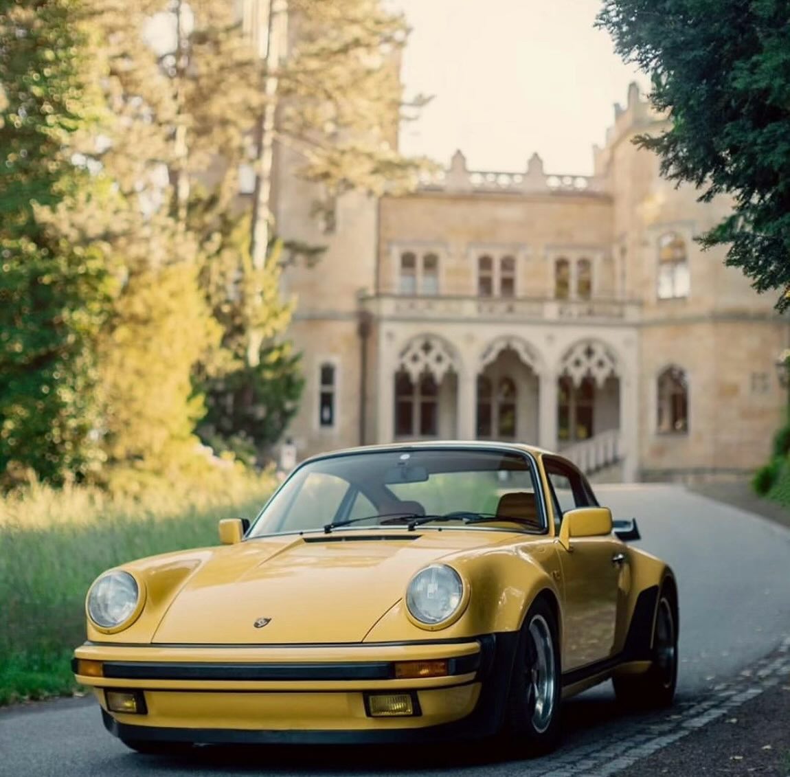 Porsche 930 Turbo, one of our favorite silhouettes 
Pictures by @renntrieb
#porsche #porsche911 #porscheclassic #porschemoment #porschelove #porschelife #classicporsche #vintageporsche #aircooled #aircooledporsche #luftgekühlt #classiccars #vintagecar #porsche930 #930turbo