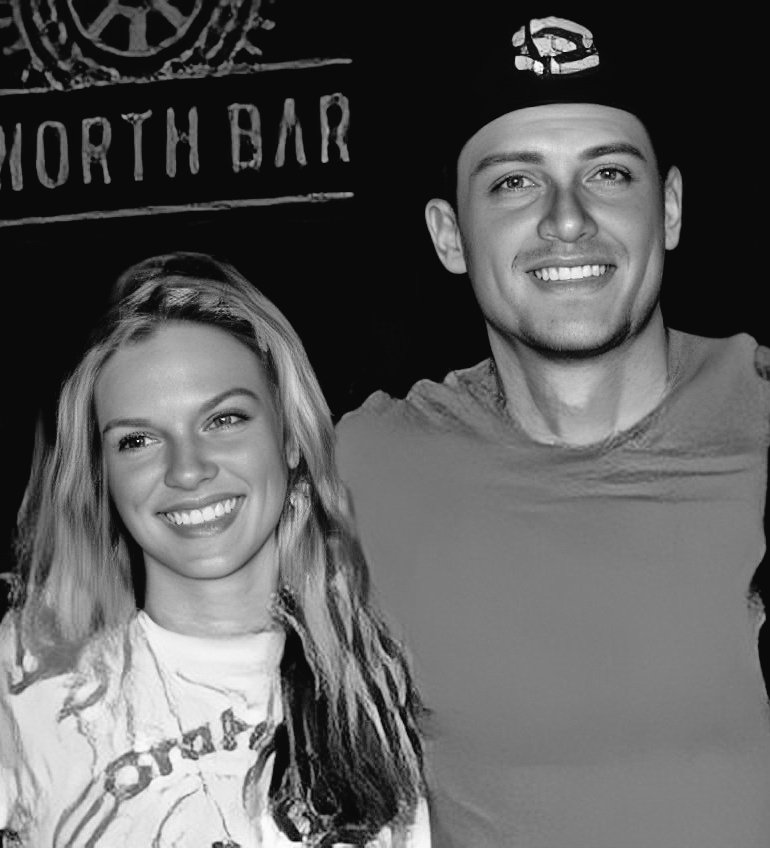 fofffffarm's tweet photo. Anyway🙄.. 
1 year now the fans have shown with every way how much they want Jesse/jay and Upstead back..They had the time(wolf,NBC) especially with the strike to change things..so if they want a successful show again it's in their hands to make it happen👇
#Upstead 🖤
#trasse 💜 https://t.co/kalCj4HLAQ