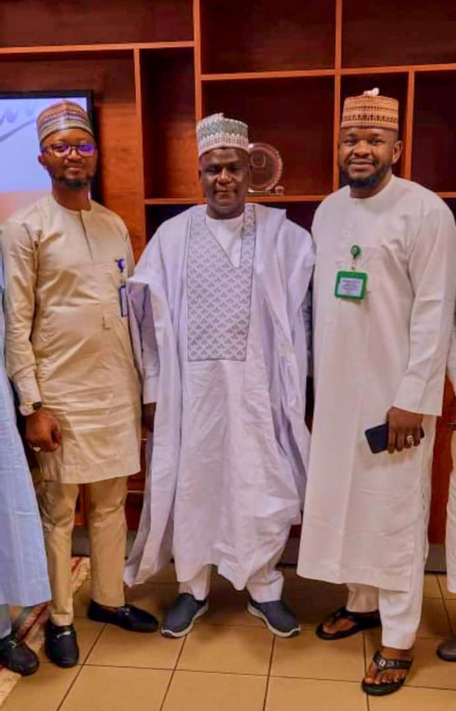 MSustaz's tweet photo. The Chief Of Staff Kaduna State (Liman Sani Kila ) included the SSA on Stakeholders Relation (Ms Ustaz) to meet with the team of Moure Consults ltd/ National Agric Mechanization Seeking for Collaboration with the State Government for tractor assemble plan in kaduna.
@ubasanius https://t.co/YTbHYoAvNF