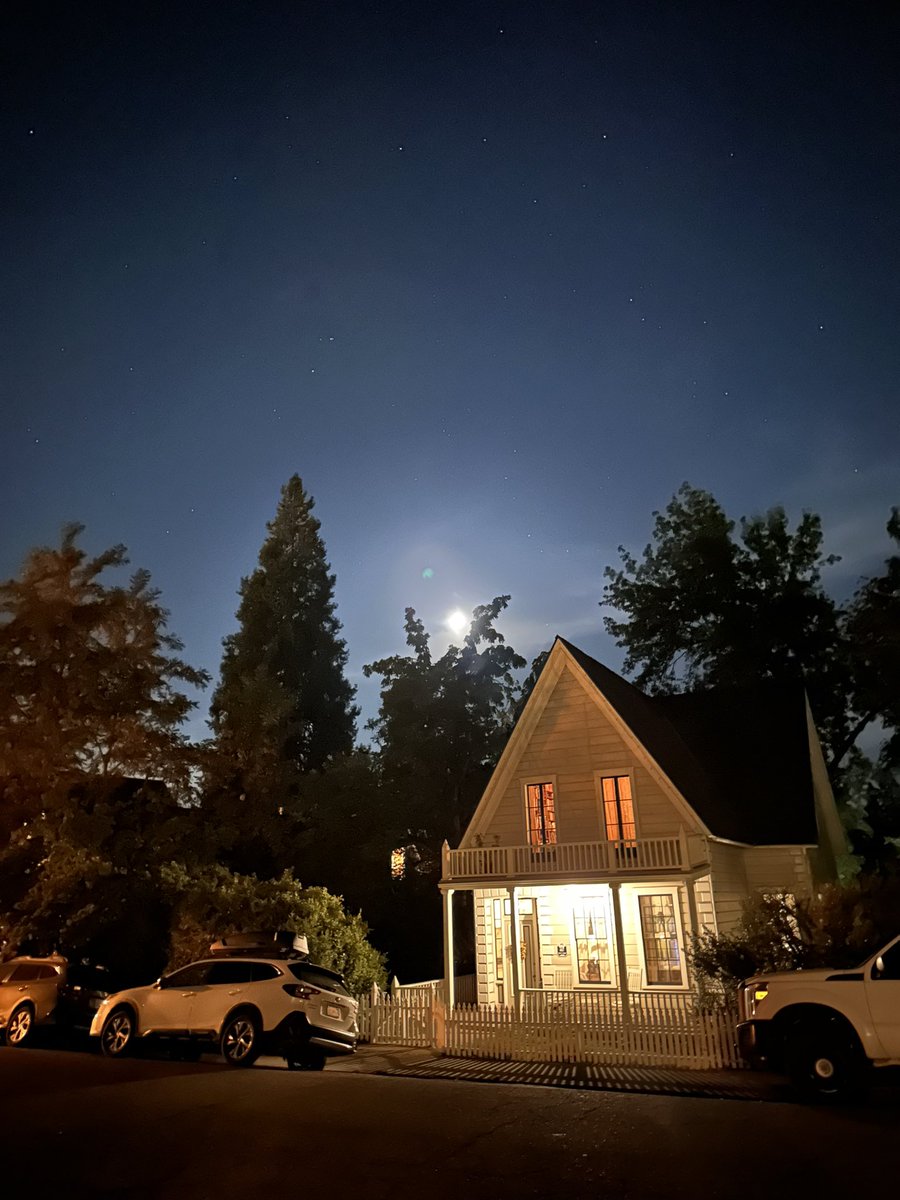josiesteehler's tweet photo. Fall vibes in Nevada City, CA https://t.co/Iu1utkGZ8t