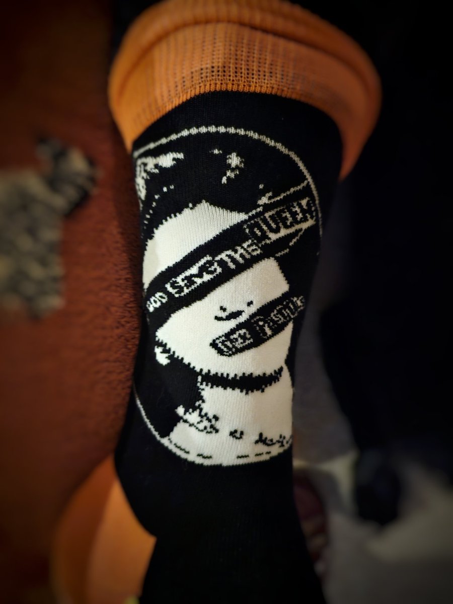 JackieGMs66's tweet image. When you get your credit card bill and it says you've spent £8.95 in Narnia, you ask yourself if you've been through the wardrobe after a few wines. Then you remember buying a pair of Sex Pistols socks in Totnes. Only in Totnes #Totnes @visittotnes #Narnia #ThroughTheWardrobe