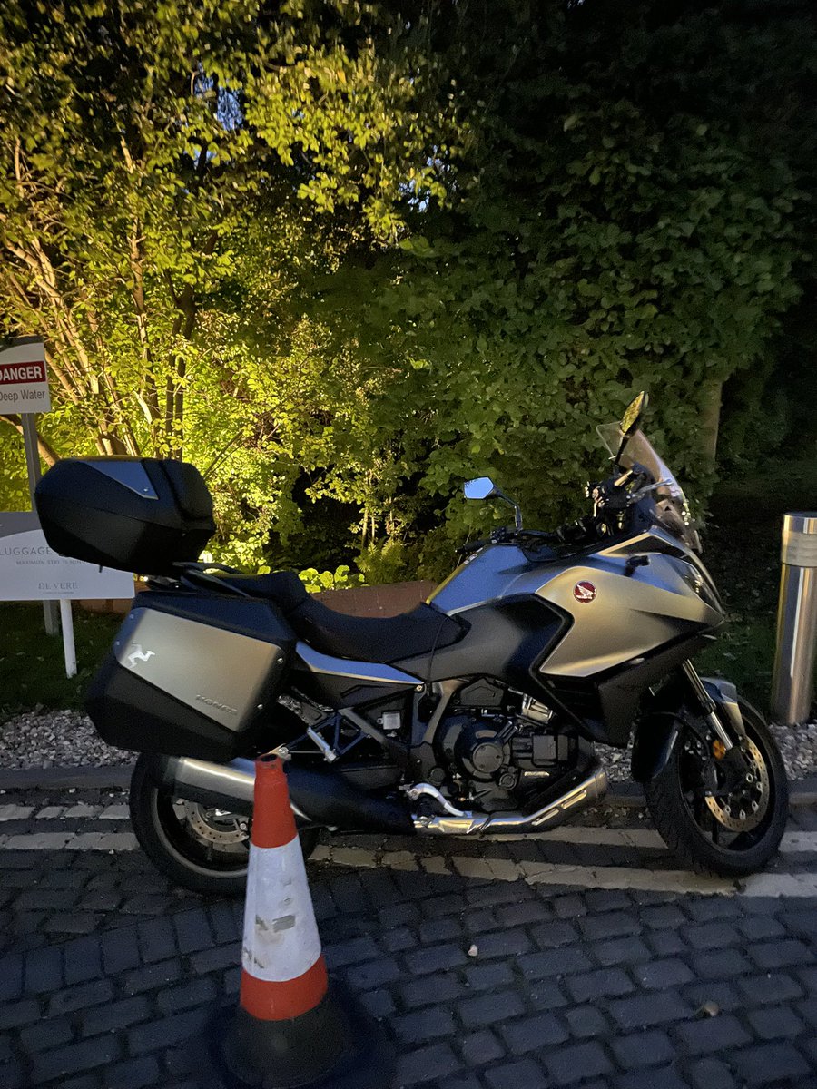 beckers1000's tweet photo. Always good when an hotel lets you park your bike outside the entrance #nicegesture 👍 https://t.co/XWYFR9GQkl