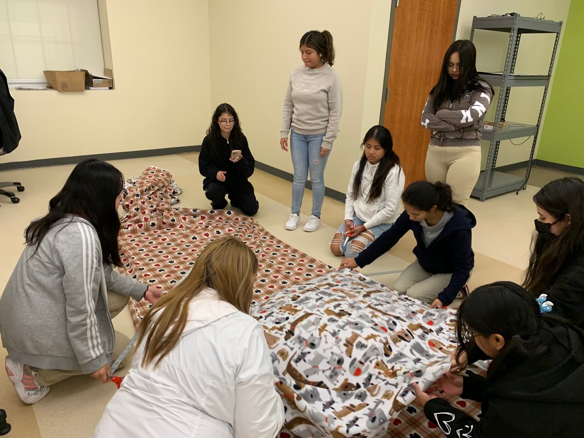 As the weather gets cooler, animals at HRA will have plenty of blankets to snuggle with thanks to the students of @dccoolidgeshs’s Nature Club! Last week, they made their first of many no-sew blankets to donate to HRA. 💕