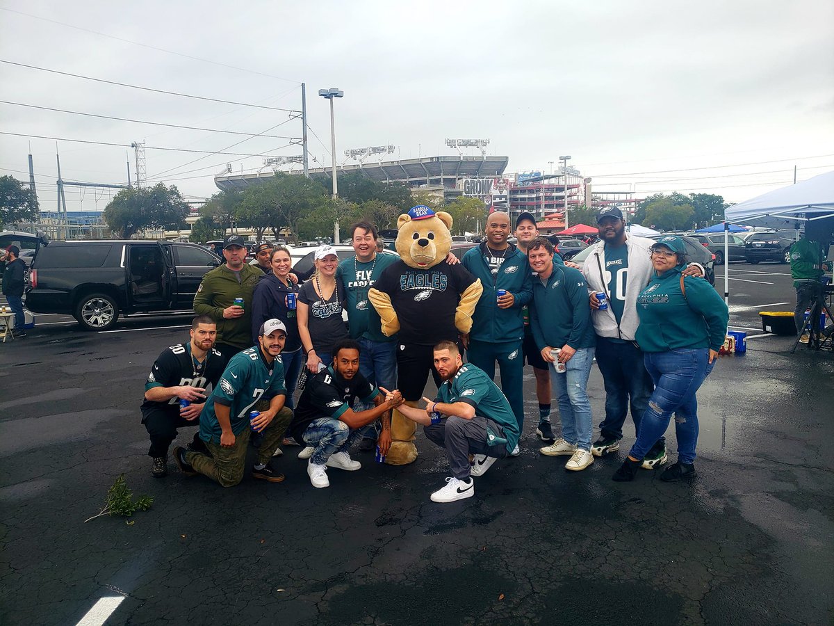🐻 🦅 🐻 🦅 🐻 🦅 🐻 🦅 🐻 🦅 🐻 🦅 🐻 Eagles Fan's are taking over Tampa Bay again! Here are a few pictures from when the Barbera Bear visited Raymond James Stadium. 🏈 Is the Barbera Bear the Best? 🐻 Boy I Guess!
