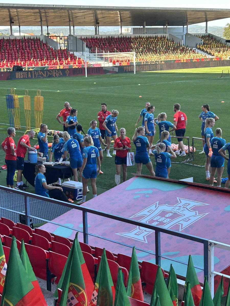 Tre spillere mangler for Smerud før morgendagens kamp mot Portugal. Som kjent ble Graham Hansen hjemme, men det samme gjaldt også Nautnes. Bjelde trente i dag, men blir ikke klar.