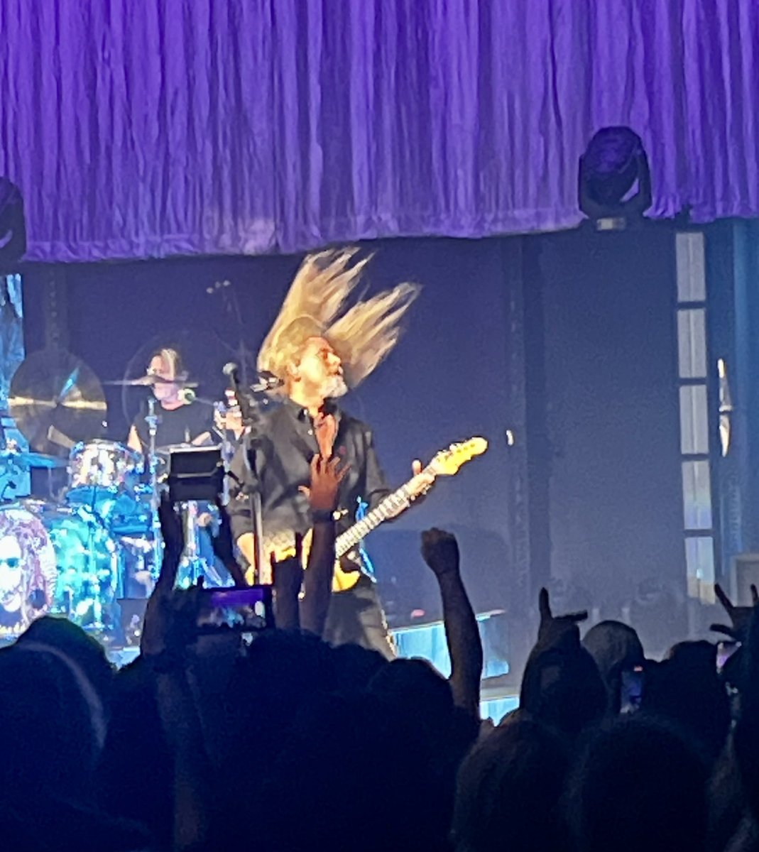 Alice In Chains was phenomenal last night in Tulsa. What a thrill it was to finally get to see them live especially #jerrycantrell !