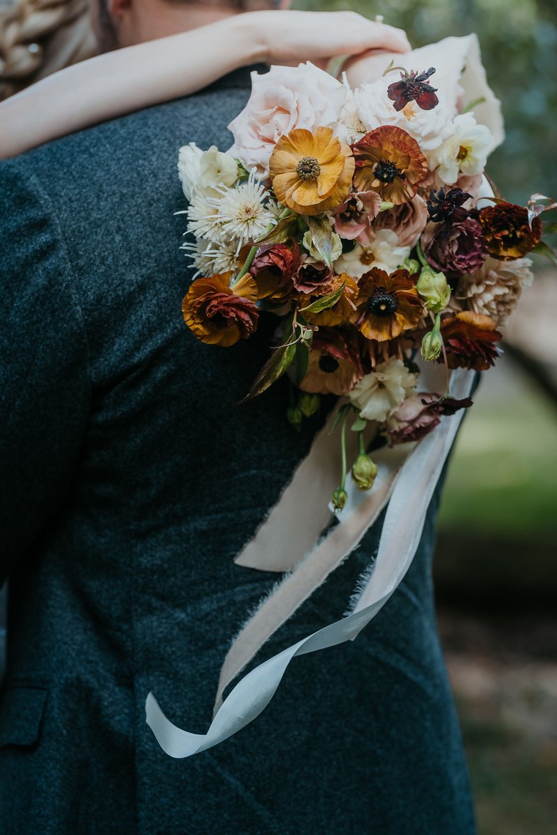 Happy Fall!
capture by <a href="/ke/">Ke</a>.l.se 
.
.
.
.
.
#katelynpinnerstudio #fall #richardphotolab #contax645 #portra400  #dsinspiration  #floraldesign #weddinginspiration #dsfloral #chasinglight #bridalbouquet #dscolor #webelieveinbeauty #flashesofdelight #fallweddinginspiration #momentslik