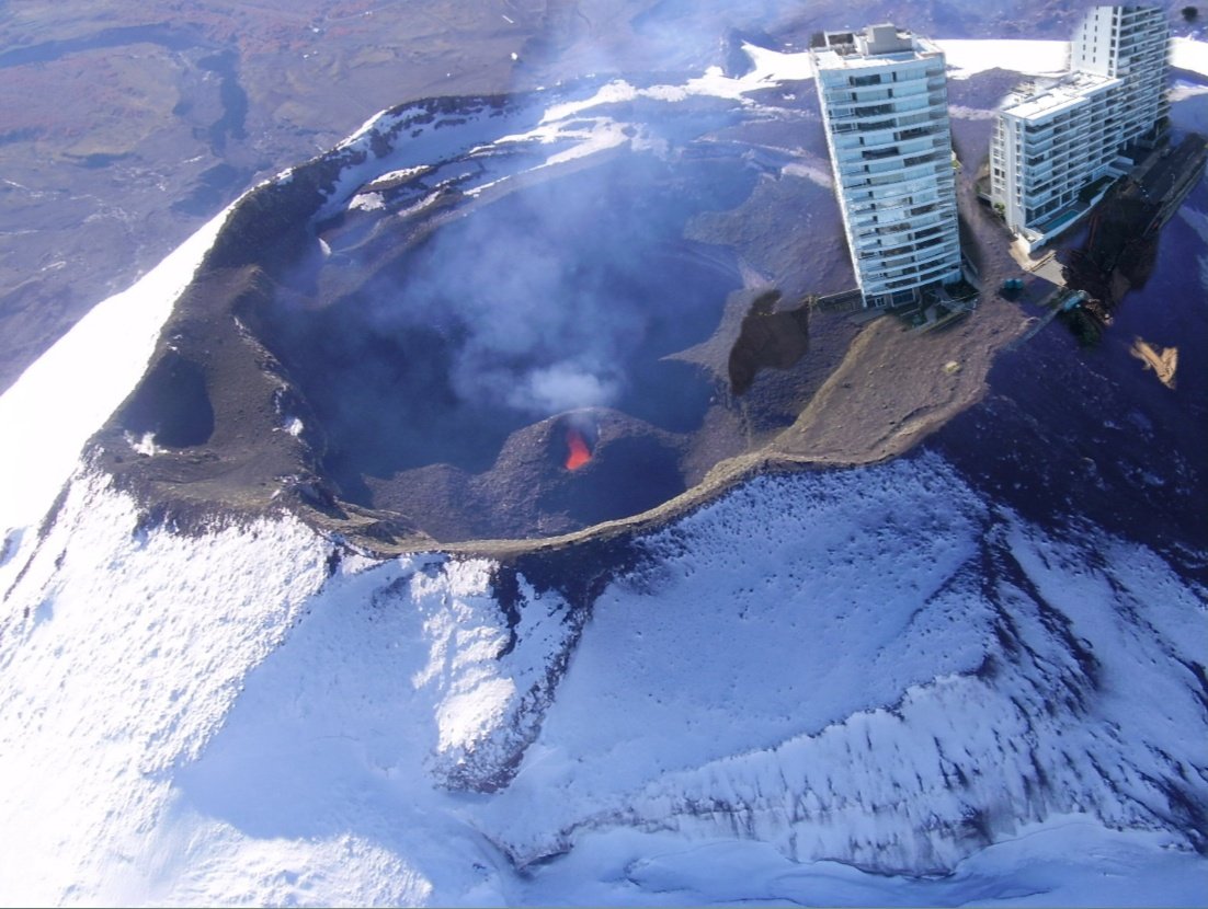 megamentirascll's tweet photo. 🔴 AHORA 🕒 | Vecinos del volcán Villarrica denuncian diversos socavones que están afectando a sus segundas viviendas 
https://t.co/OUgcEPKuZz https://t.co/nAMDJqntYg