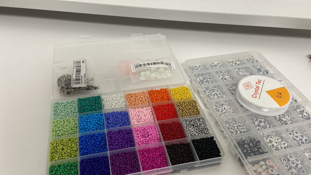 AlisaBeckam's tweet photo. mmm se viene hacer friendship bracelets 🤭🤭🤭🤭 espero que para el cine https://t.co/XdxBDtapY1