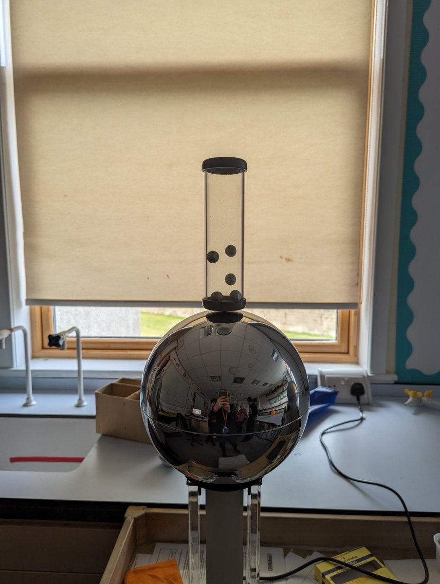 ELiveseyScience's tweet photo. The BGE science class @FraserburghAcad had fun investigating static electricity as part of their electricity unit. A huge thank you to the super technicians at the Broch who always provide the best support and guidance @Fraserburgh_ASL #supportforlearning #Science #vandegraaff https://t.co/gYgiaCm3jU
