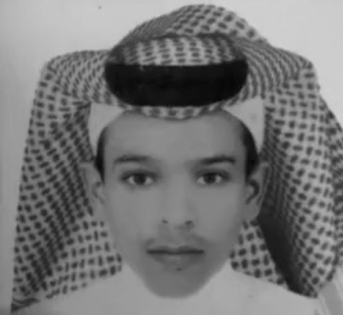 drra_6's tweet photo. الشعب السعودي متراحم ومتآلف، يدًا بيد بتكاتفنا وبإرادة الله قبل ذلك وثقتنا فيه، راح نقدر نفرّح أم حسن، وراح نحيي روح أرهقتها زوايا السجن وفقدت الأمل، الأمل بكم بعد الله!💔
 #عتق_رقبة_اليتيم_حسن_الفيفي https://t.co/pi3SdHTZu0