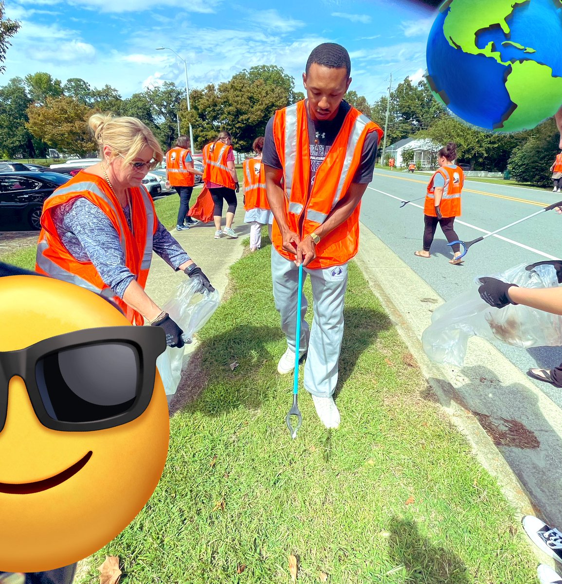 mrskinger2's tweet photo. Teacher Workday includes cleaning up Bridge Street…. Teamwork @LHECMES #rootedinsuccess https://t.co/2uBA2XoAnu