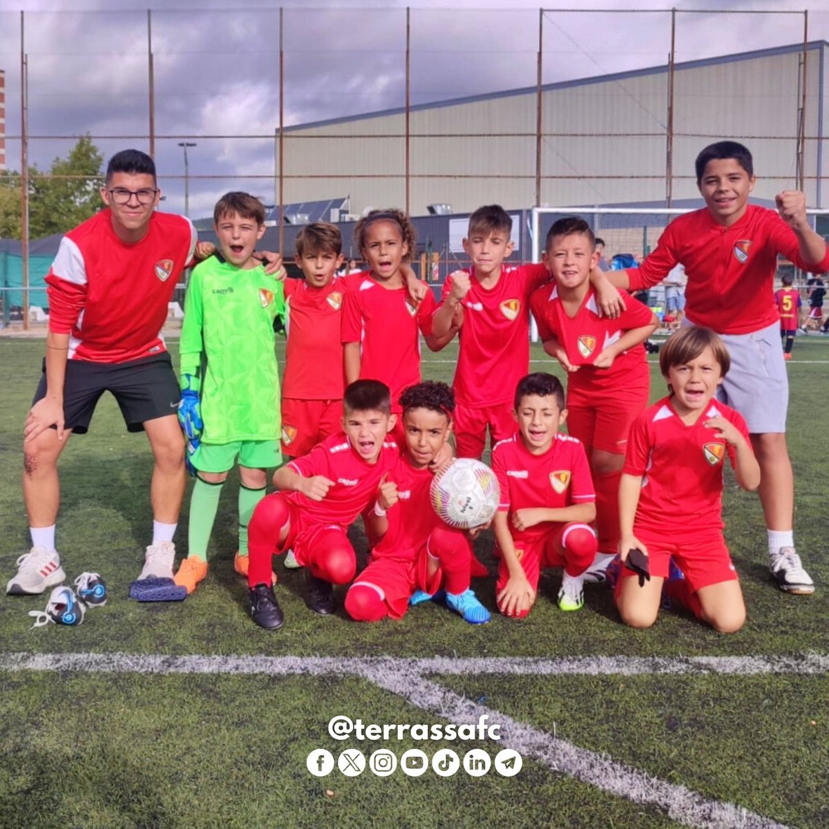 TerrassaFC's tweet photo. 🔴 El S9️⃣D del @TerrassaFC tanca la PRETEMPORADA amb 𝗽𝗹𝗲 𝗱𝗲 𝘃𝗶𝗰𝘁ò𝗿𝗶𝗲𝘀!

🫶 Amb TRIOMF davant el #CEMercantil!

⚽ Safwan (3), Miguel Ángel (3), Basel (2) i Imran, GOLEJADORS!

🫵♥️ AMUNT #TERRASSA! https://t.co/3SNpj0Rfgs