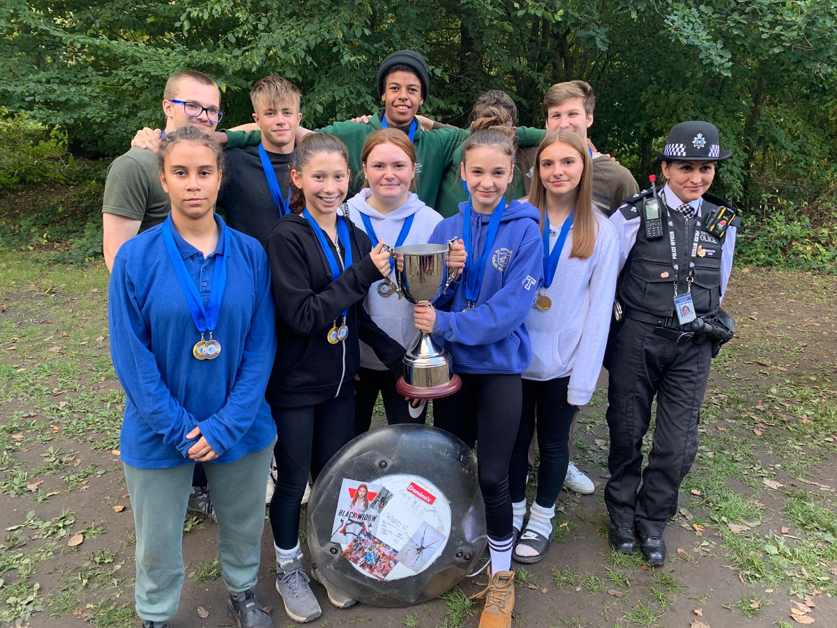 Massive congratulations to our amazing #VOLUNTEERPOLICECADETS team who came back with a Silver medal overall and Gold in the Log Run at the @metpoliceuk @NationalVPC Thriftwood Competition @MPSBromley @MayorofBromley0 #TeamworkDreamwork