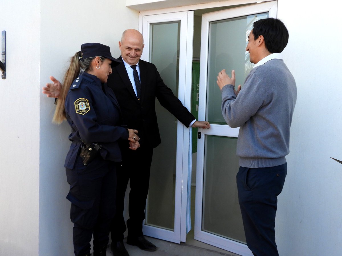CrosalesPRO's tweet photo. Uset inauguró el nuevo edificio para el Destacamento Policial de Zona Sur, en Avenida Tucumán y Corrientes. La obra fue gestionada desde la Dirección de Seguridad. Se construyó un edificio de 66m2 cubiertos, con dos oficinas, cocina, baño y depósito.
https://t.co/cUiBcG6iME https://t.co/gliZOuS1YK