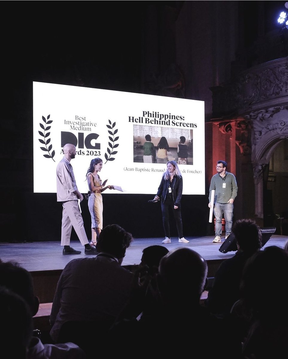 Avec <a href="/lorrainefc/">Lorraine</a>, nous avons eu l'honneur de recevoir samedi un prix aux <a href="/DIGawards/">DIG Festival</a>, dans la catégorie Investigative Medium. Merci à <a href="/SlugNews/">SlugNews</a> <a href="/ARTEInfo/">ARTE Info</a> et <a href="/lemondefr/">Le Monde</a>