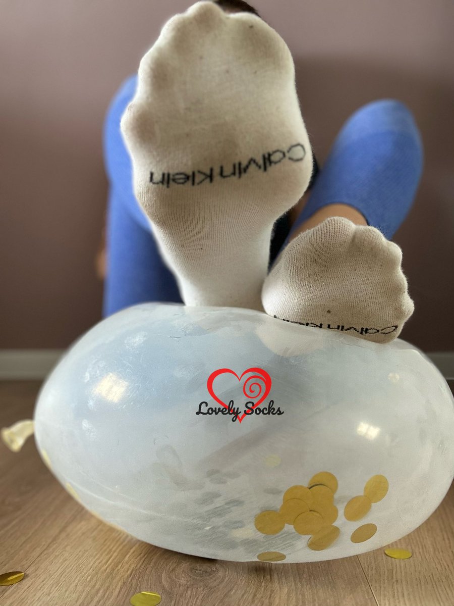 lovely__socks's tweet photo. Na… brennen schon deine Phantasien mit dir durch, Loser? 

#sockslover #rt_feet #socks #sockssniffer #feet_lover #feetfethish #socksfetish #stinkesocken #sockenliebe #dominant #luftballon #balloon #sockenverkauf https://t.co/WDTfPpL152