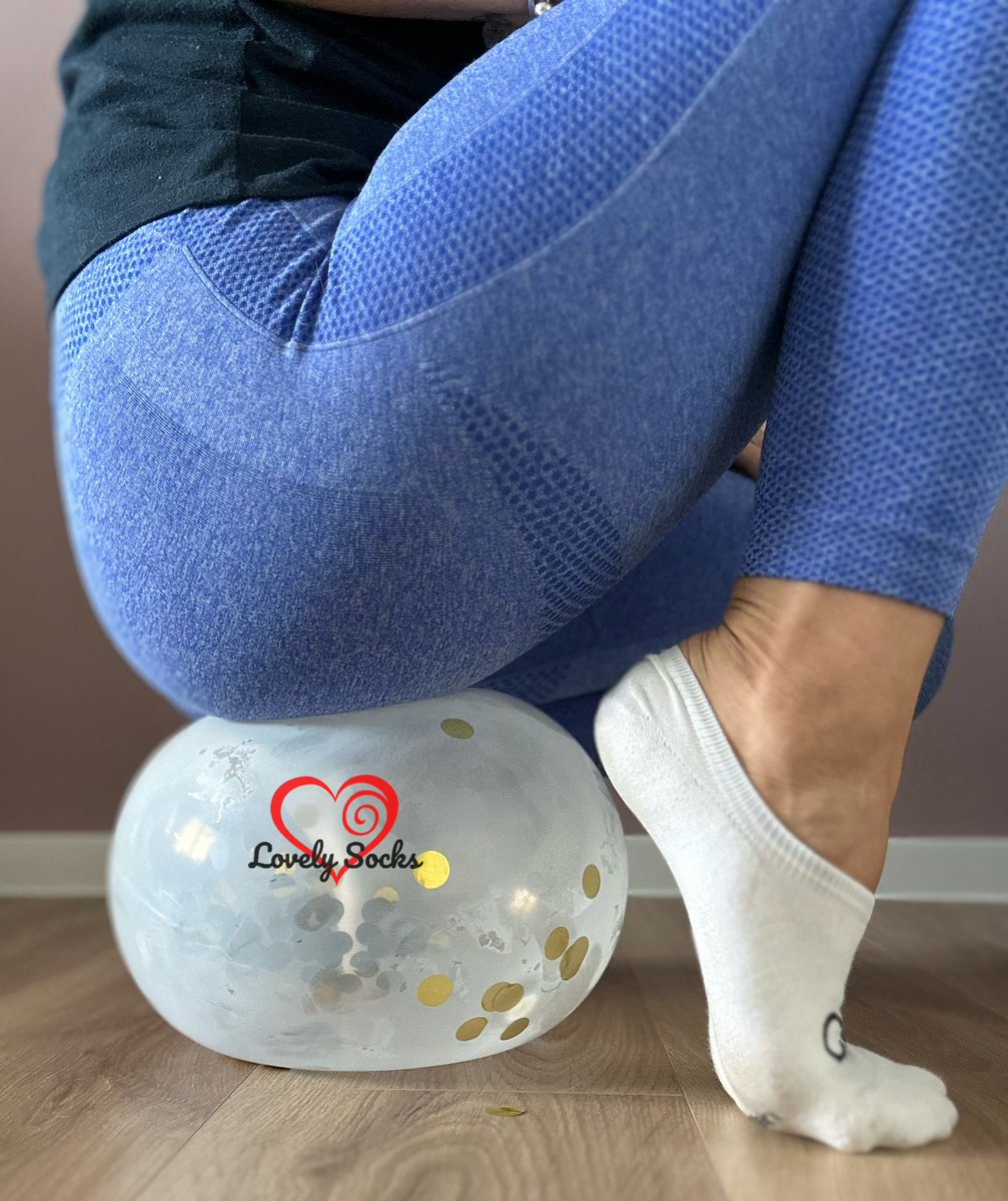 lovely__socks's tweet photo. Na… brennen schon deine Phantasien mit dir durch, Loser? 

#sockslover #rt_feet #socks #sockssniffer #feet_lover #feetfethish #socksfetish #stinkesocken #sockenliebe #dominant #luftballon #balloon #sockenverkauf https://t.co/WDTfPpL152