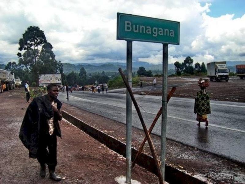 #RDC🇨🇩Grâce à la bénédiction de la force de l'EAC , l'Ouganda aurait déplacer les bornes frontaliers avec la #RDC dans la localité de #Bunsanza à Mugo au nord de la cité de #Bunagana, en territoire de #Rutshuru. Ce qui fait que la RDC perd déjà quelques centimètres du pays,