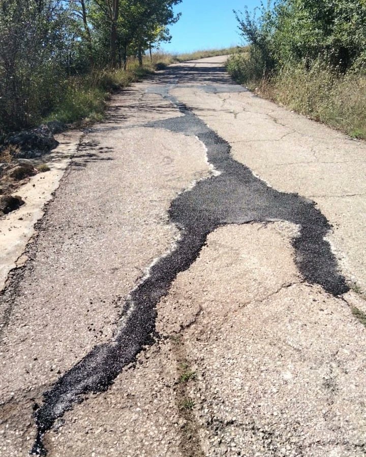 Se está procediendo a arreglar la Carretera a Ablanque, más conocido como el Muro.