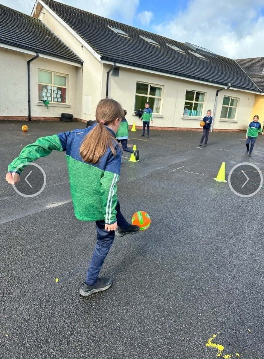 FermanaghGames's tweet image. The P7 kids from @StNinnidhsPS @DerrylinGFC were working hard on their kicking skills today. Focus on both sides #GoodSide #BetterSide #SkillChallenge