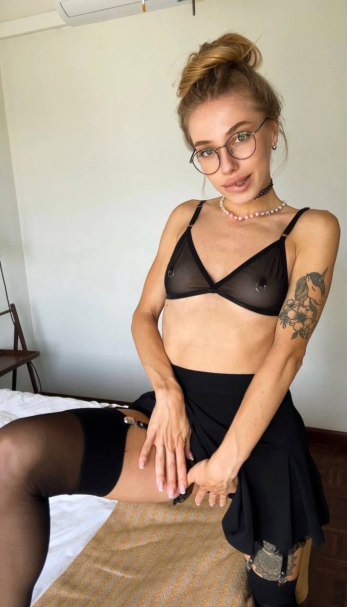 SClementsss's tweet photo. Miss me, honey? I'm bored...Who's ready to play? 😈 https://t.co/7iDPjOgFfv