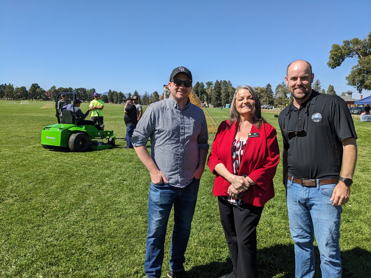 ColoradoSchatz's tweet photo. Great event the RAQC put on today for govt parks &amp; public works staff to get a chance to demo a wide range of commercial grade electric equip. &amp; learn about available grant $. Cleaner, quieter, gets the job done. #CleanAirColorado https://t.co/cptz6oyuSh
