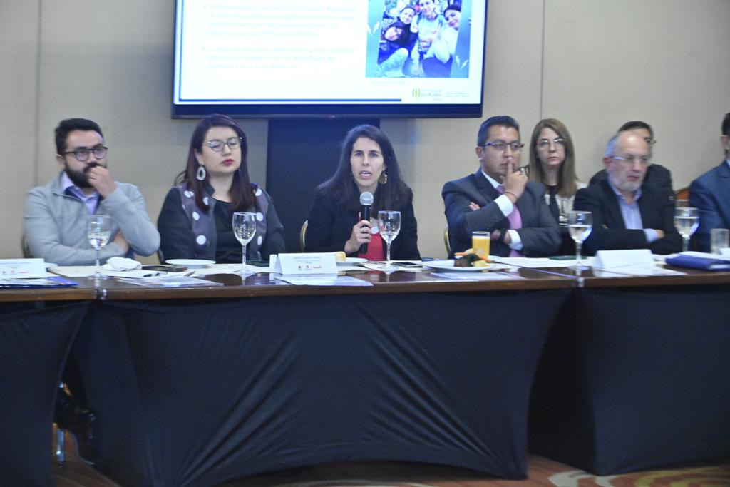 GobiernoUAndes's tweet photo. Nuestros profesores @smajerowicz, @sandragarciajar y @dario_maldonado participaron en la evaluación de impacto de #JóvenesALaU. 
Este estudio demostró que el ingreso de los jóvenes a la educación superior ha aumentado notoriamente gracias a dicho programa.
#SoyGobiernoUniandes https://t.co/wepiizuQaN