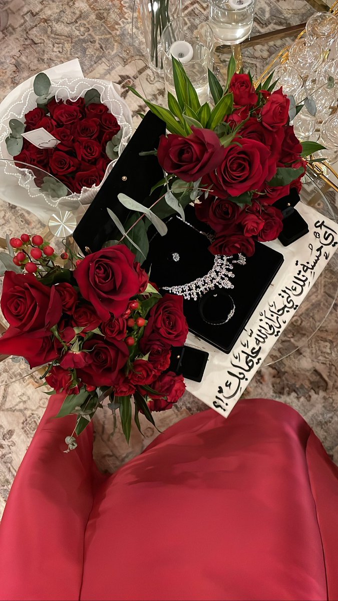Itooma96's tweet photo. ٢٣ . ٢ . ١٤٤٥هـ 
وعرفت أنك الرجُل الذي أوُد أن أكمِل بقيةَ حياتي معه، وأكبَر لأحققَ أحلامي معه، وأن أذوب
عمري، كل عمري بين يديه💍♥️. https://t.co/oIFN50MJbY
