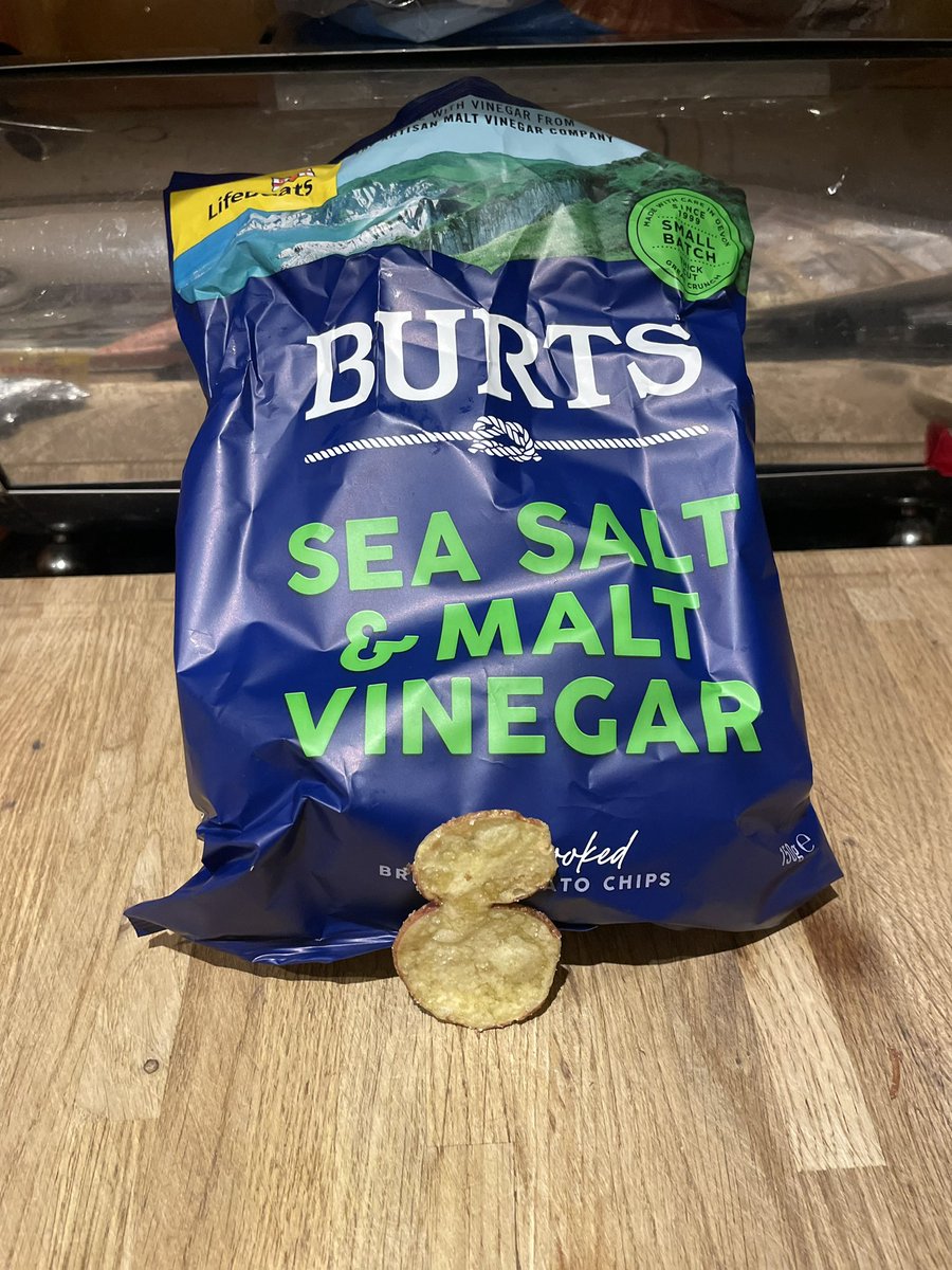 MrsCookFS's tweet photo. @burtschips tucking into my favourite Burt’s crisps and found myself a little Snowman….. ssh no one mention the C word! 😂 https://t.co/w0Vf5P8AuM