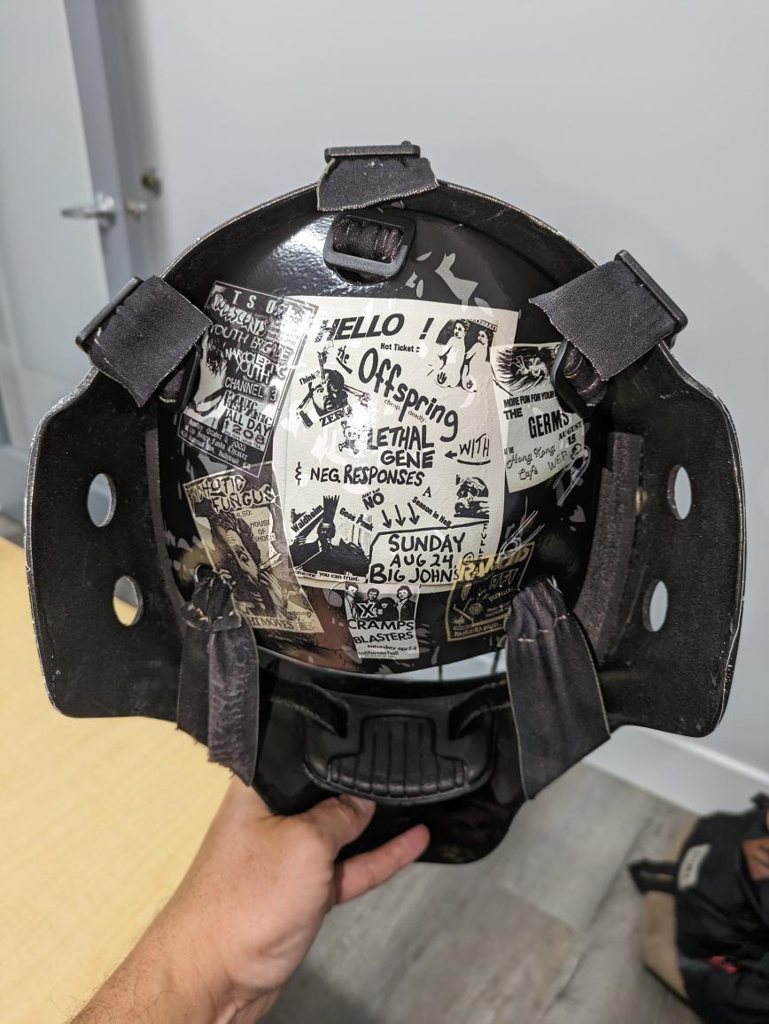 New mask wrap SZN 👀

With the acquisition of the all-black pads, (and having a head at shot-height beating up the original paint🤣), it was time to complete the goalie makeover