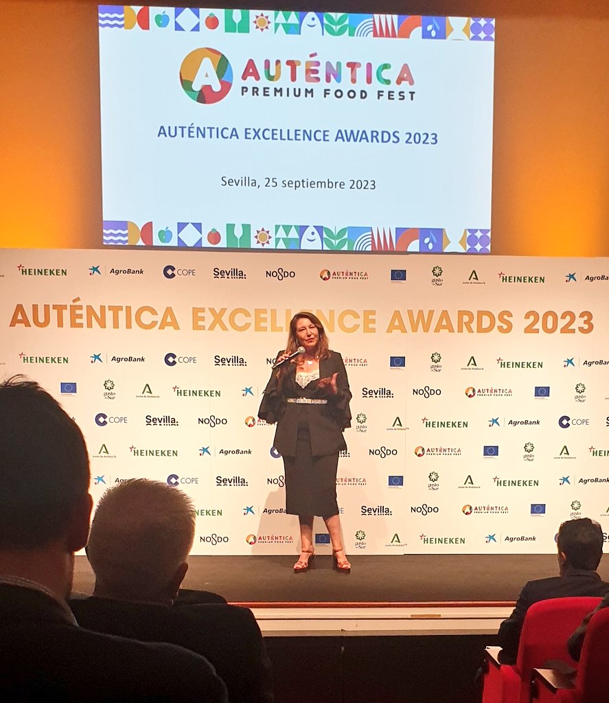 En la entrega de los #AutenticaExcellenceAwards2023 Nuestra enhorabuena a <a href="/MercVictoria/">Mercado Victoria</a> de Córdoba por alzarse con el premio <a href="/Heineken_ESCorp/">HEINEKEN España</a> al "Mejor establecimiento de hostelería con valores Auténtica" y a todos los premiados de esta primera edición.
#AUTENTICA2023