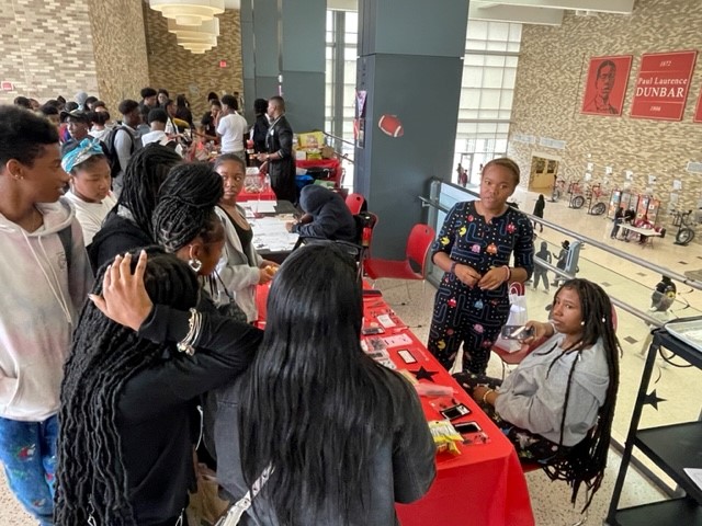 DunbarHSDC's tweet image. It&apos;s Homecoming at Dunbar! Our students and staff are in the spirit! Today we celebrate student and staff creativity and greatness with our Pop-Up shops! 
@XQAmerica @dcpublicschools @DCPSconnected 
#Raisingthebar #Weworkforkids #Since1870