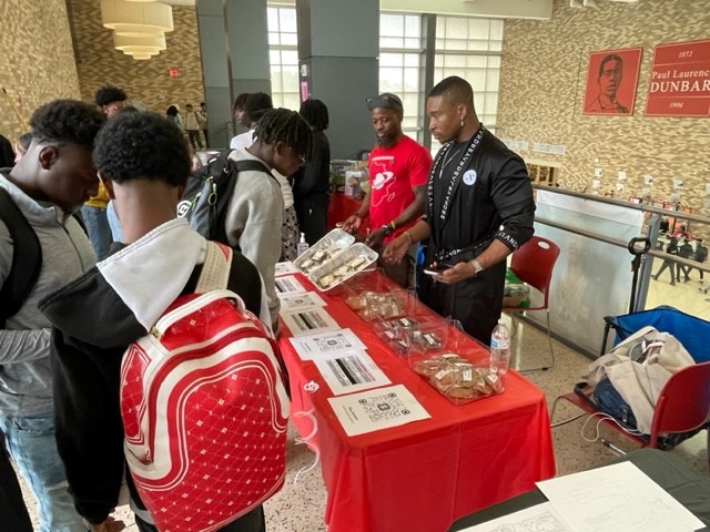DunbarHSDC's tweet image. It&apos;s Homecoming at Dunbar! Our students and staff are in the spirit! Today we celebrate student and staff creativity and greatness with our Pop-Up shops! 
@XQAmerica @dcpublicschools @DCPSconnected 
#Raisingthebar #Weworkforkids #Since1870