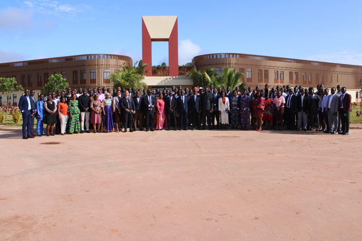 SanUniversite's tweet photo. RENTRÉE ACADÉMIQUE 2023-2024 À L'USP

Le lundi 18 septembre 2023 a marqué la rentrée académique 2023-2024 de l’Université de San Pedro. Cette rentrée a concerné exclusivement les étudiants des licences 2 et 3, ainsi que ceux des écoles d’Ingénieurs.

Service communication https://t.co/4eCoeTShSv