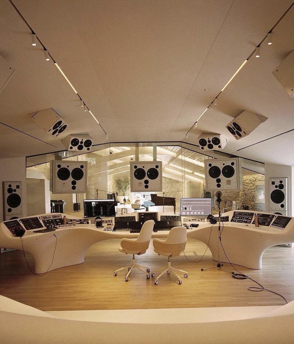 currrants's tweet photo. Brad Pitt’s recording studio - Correns, France https://t.co/VN5DuLEhNI