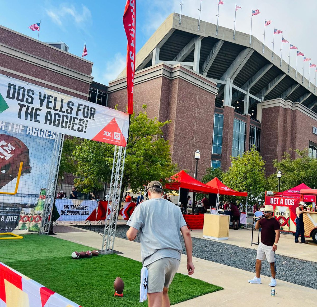 Dracko Agency and <a href="/DosEquis/">Dos Equis</a> 🍻 were present this Saturday at Kyle Field 🏟️ with a variety of activities and giveaways for attendees; where <a href="/AggieFootball/">Texas A&M Football</a> y defeated the Auburn Tigers 27-10. 🏈

This game was a slam dunk thanks to your enthusiasm and presence 🤩!
#GigEm #aggies