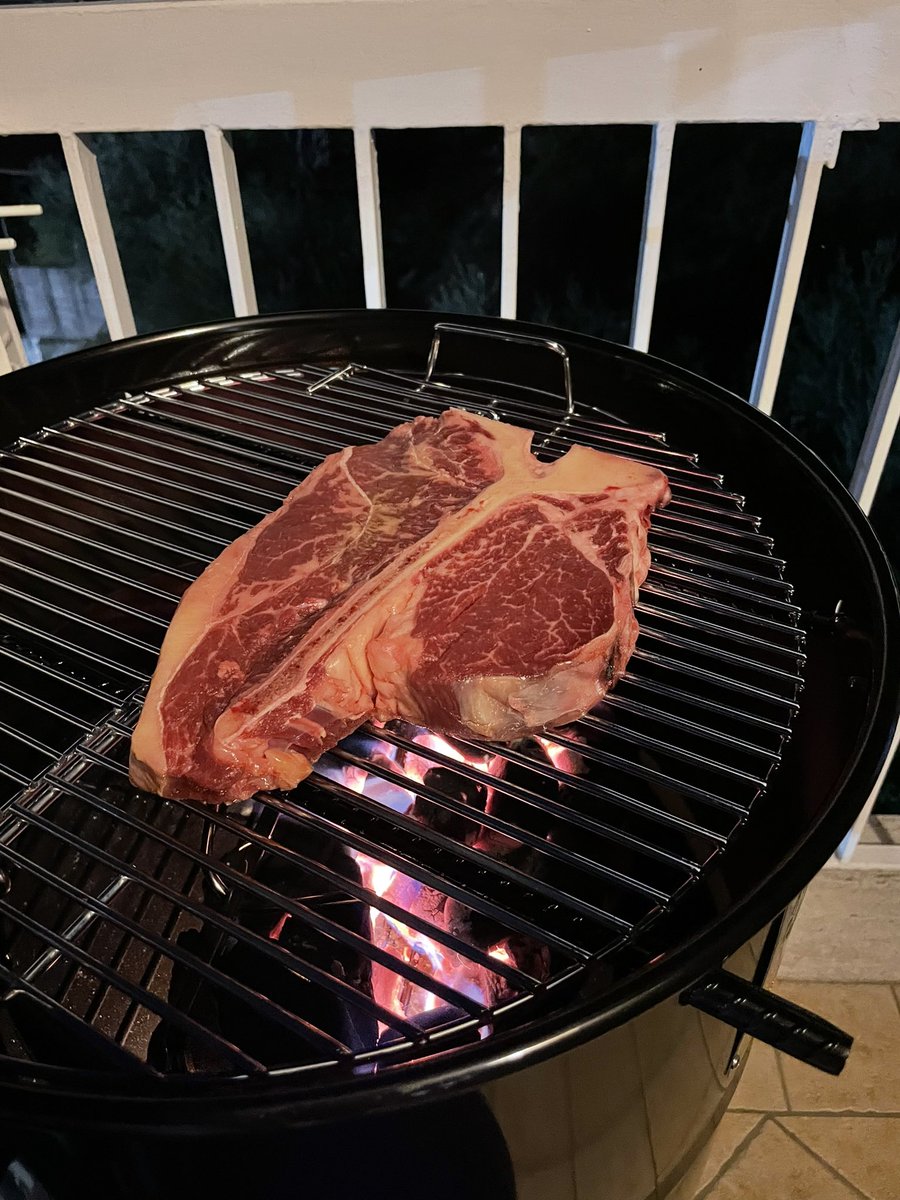 MrEbocklwtua's tweet image. #TBone di vacca Polacca cotta con #PitBarrelCooker

Diretta fino a maillard e target in indiretta fino ai 53 gradi. 

Il mio amico @CapitanoPaolo90 è stato veramente bravo stasera!!!