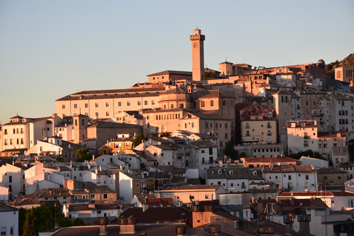 ¿Pensando venir a Cuenca? @HotelArevalo #jovenesemprendedores