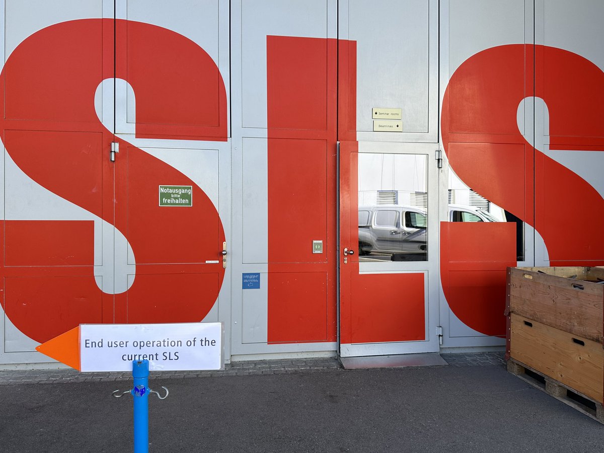 PatHemberger's tweet photo. Our VUV beamline is vented. 💨 Hard to believe that it was at 0.0000000001 mbar for more than a decade! We had a great end of user operation party with #SLS cake (Güetzli 🇨🇭) and an excellent dinner! #ThankYouSLS @psich_en https://t.co/T6b8F3IRSo