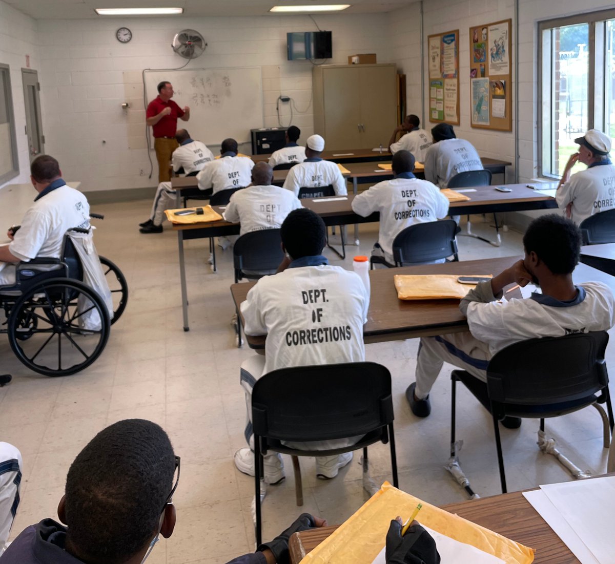 GA_Corrections's tweet photo. Today at ASMP, Dr. Brantley held a Focused Math Workshop for offenders who only needed to pass the math portion of the GED test to receive their diploma. Thanks to our educators and staff who continuously work with offenders in helping them reach their educational goals. https://t.co/XsdQowxnsA