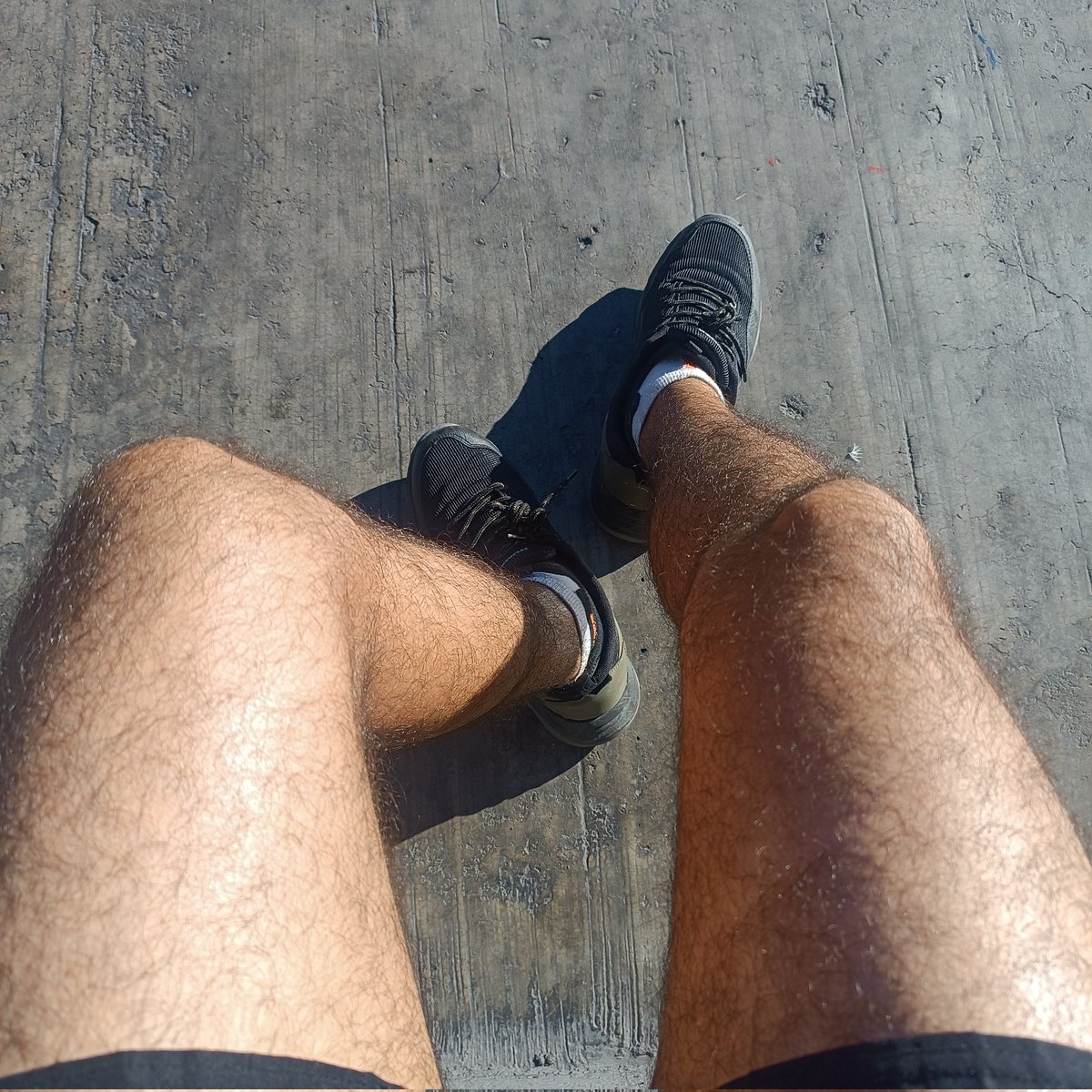 alan_oel's tweet photo. Sol de septiembre.
#hairyman #hairylegs #menlegs https://t.co/ZTCRZDd1yV