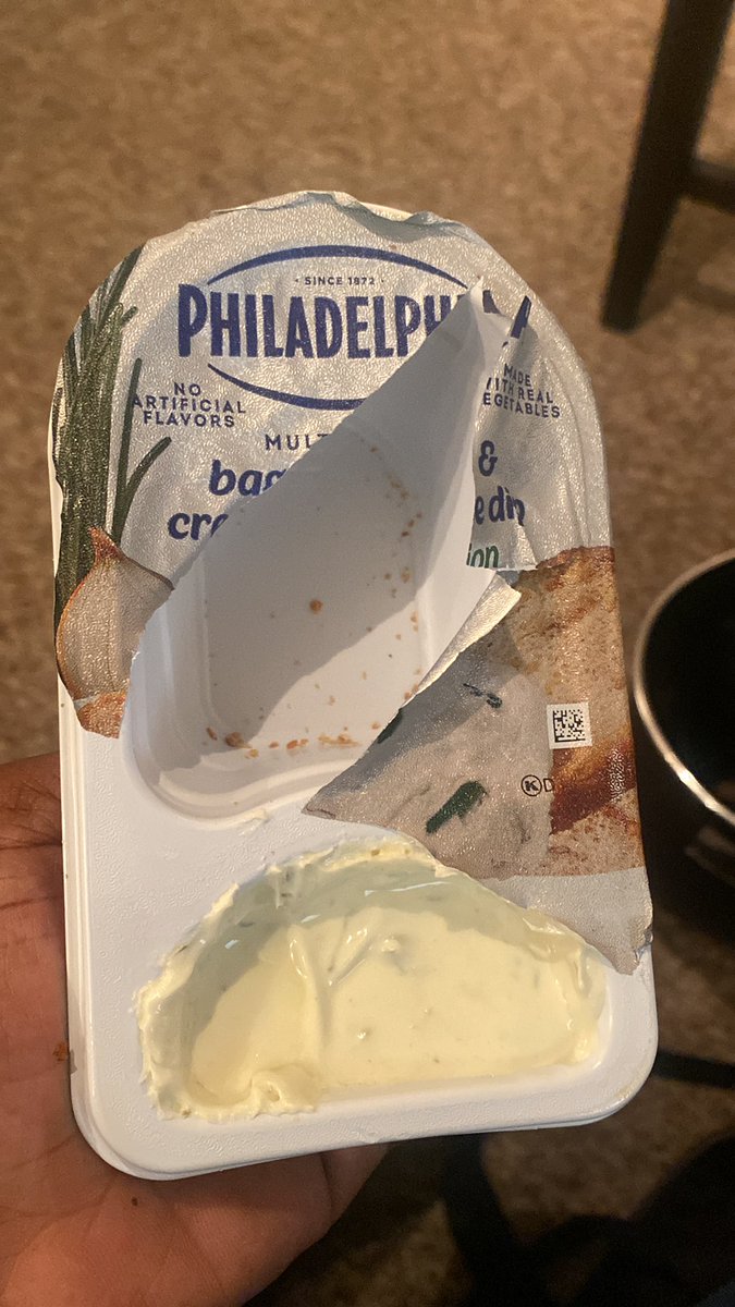 VaVa17's tweet photo. What happened to quality control? Opened the bagel chips and cream cheese dip and it’s missing the bagel chips. But thanks for the crumbs. @phillycreamchs #bagelchips https://t.co/Sm7Y2O6zRT
